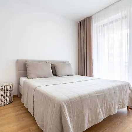 Al-park S Private Garage Parking Free, 5 Min Peso Do Centra Apartment